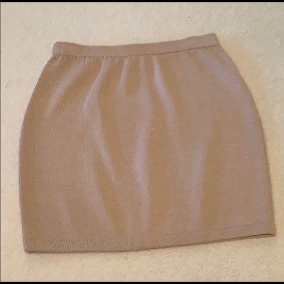 ST. JOHN JACKET & SKIRT - Picture 15 of 15